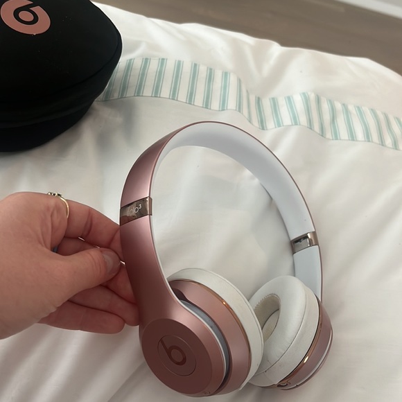 Beats Solo3 Bluetooth Headphones rose gold - Picture 2 of 3